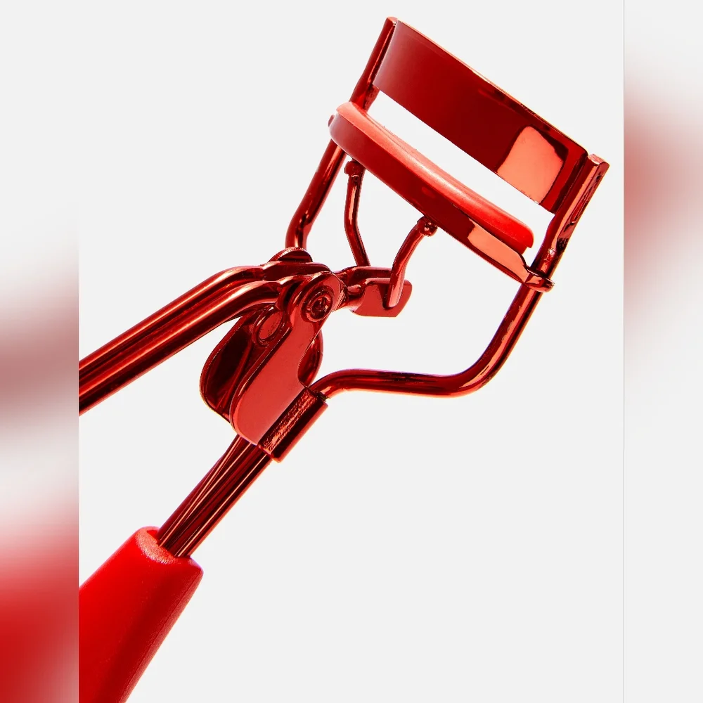 NWT! Disney Minnie Mouse Eyelash Curler ❤️ Lash